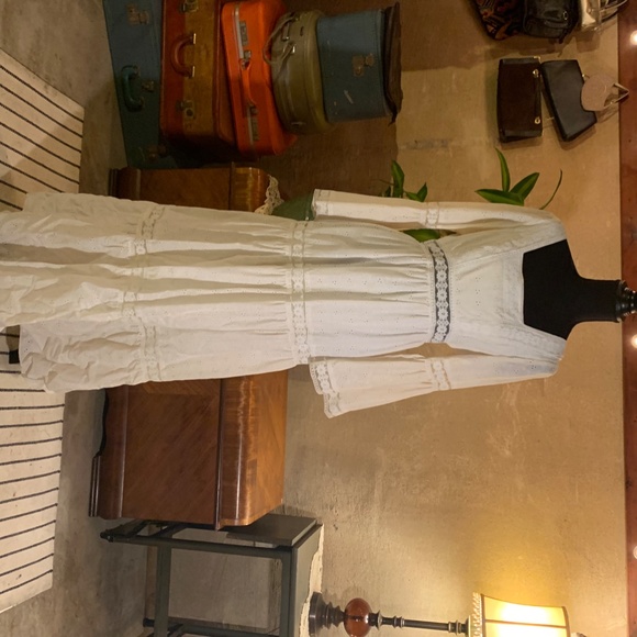 1970's White Peasant Lace Dress - Picture 5 of 7